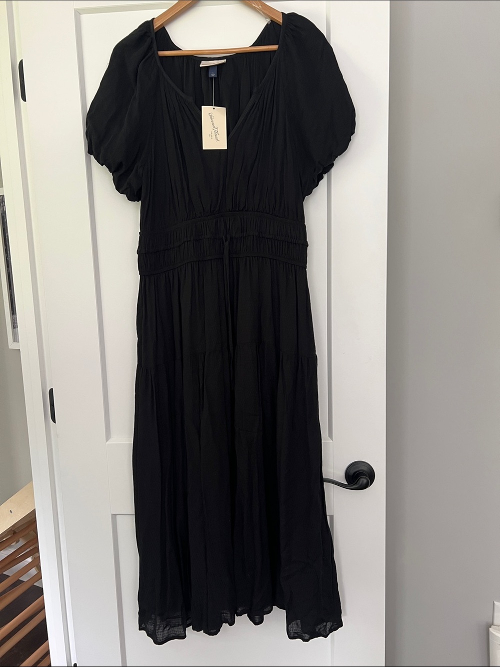 Universal Thread Black Short-Sleeve Midi Dress